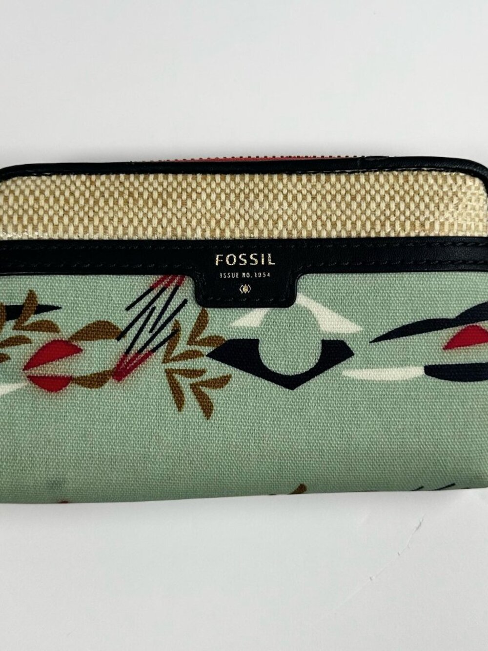Fossil 1954 Modern Abstract Design Coated Canvas Full Zip Mint Color Wallet